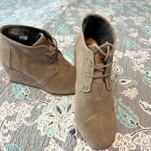 Toms women’s wedges 8.5